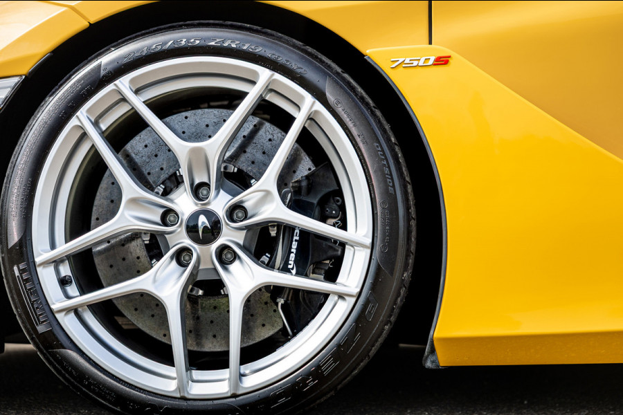 McLaren 750S Spider / Vulcano Yellow / Lift System / Elektrochromic Roof / Bowers & Wilkens Sound / Apple Carplay / 360 Camera