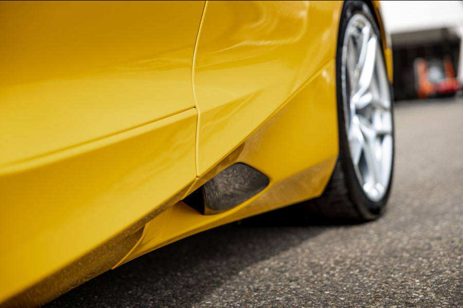 McLaren 750S Spider / Vulcano Yellow / Lift System / Elektrochromic Roof / Bowers & Wilkens Sound / Apple Carplay / 360 Camera