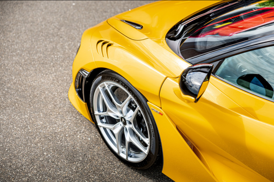 McLaren 750S Spider / Vulcano Yellow / Lift System / Elektrochromic Roof / Bowers & Wilkens Sound / Apple Carplay / 360 Camera