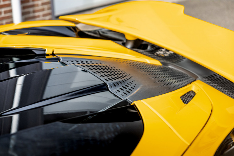 McLaren 750S Spider / Vulcano Yellow / Lift System / Elektrochromic Roof / Bowers & Wilkens Sound / Apple Carplay / 360 Camera