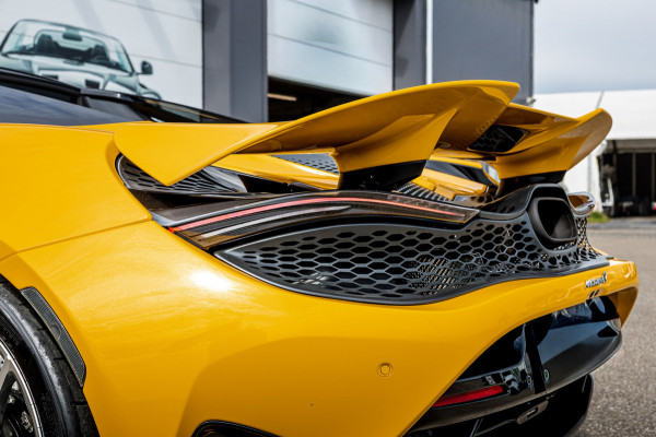 McLaren 750S Spider / Vulcano Yellow / Lift System / Elektrochromic Roof / Bowers & Wilkens Sound / Apple Carplay / 360 Camera