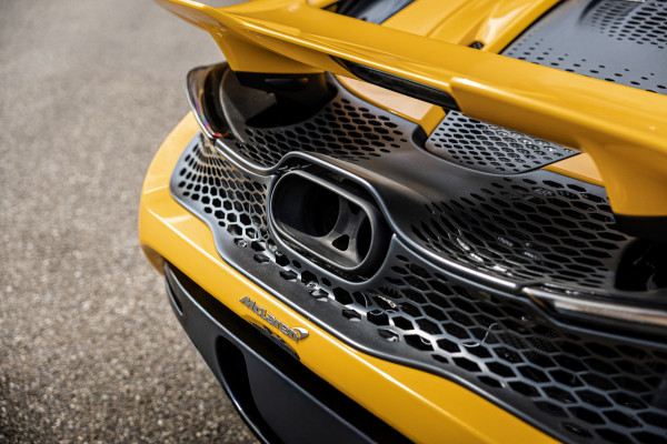 McLaren 750S Spider / Vulcano Yellow / Lift System / Elektrochromic Roof / Bowers & Wilkens Sound / Apple Carplay / 360 Camera