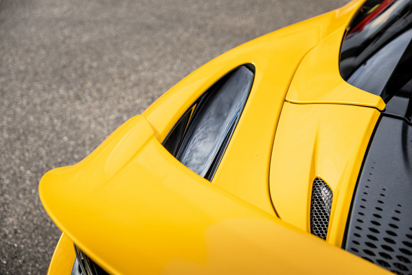 McLaren 750S Spider / Vulcano Yellow / Lift System / Elektrochromic Roof / Bowers & Wilkens Sound / Apple Carplay / 360 Camera
