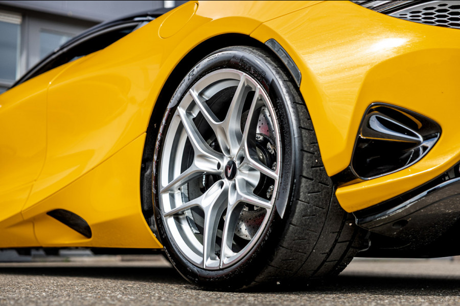 McLaren 750S Spider / Vulcano Yellow / Lift System / Elektrochromic Roof / Bowers & Wilkens Sound / Apple Carplay / 360 Camera