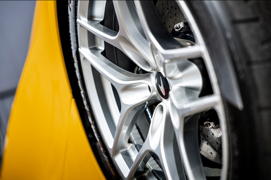 McLaren 750S Spider / Vulcano Yellow / Lift System / Elektrochromic Roof / Bowers & Wilkens Sound / Apple Carplay / 360 Camera