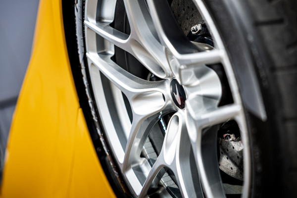 McLaren 750S Spider / Vulcano Yellow / Lift System / Elektrochromic Roof / Bowers & Wilkens Sound / Apple Carplay / 360 Camera