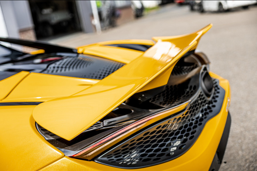 McLaren 750S Spider / Vulcano Yellow / Lift System / Elektrochromic Roof / Bowers & Wilkens Sound / Apple Carplay / 360 Camera