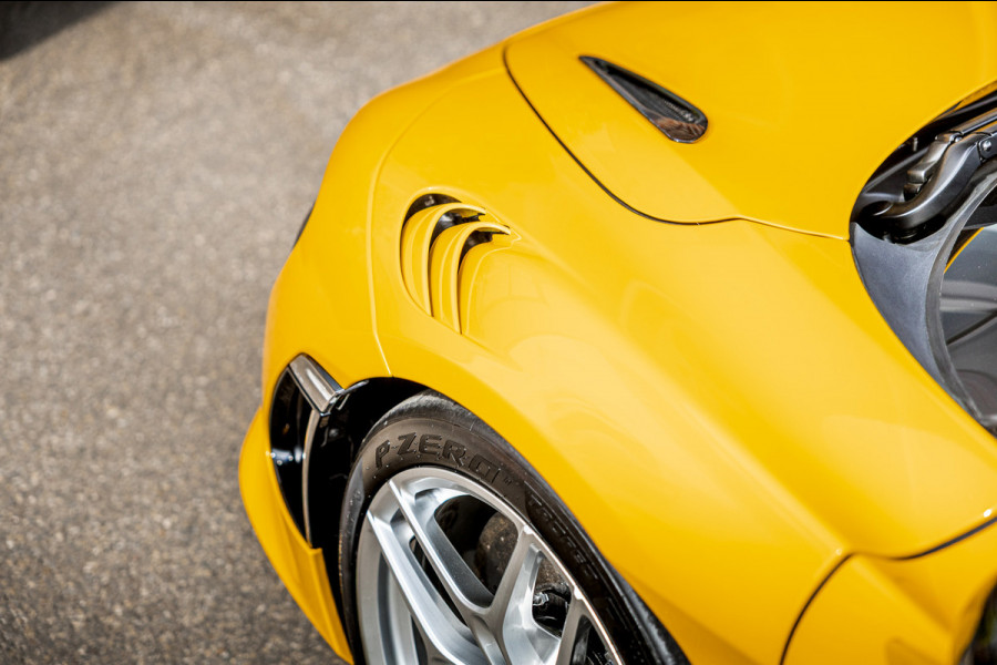McLaren 750S Spider / Vulcano Yellow / Lift System / Elektrochromic Roof / Bowers & Wilkens Sound / Apple Carplay / 360 Camera
