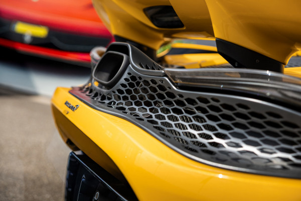 McLaren 750S Spider / Vulcano Yellow / Lift System / Elektrochromic Roof / Bowers & Wilkens Sound / Apple Carplay / 360 Camera