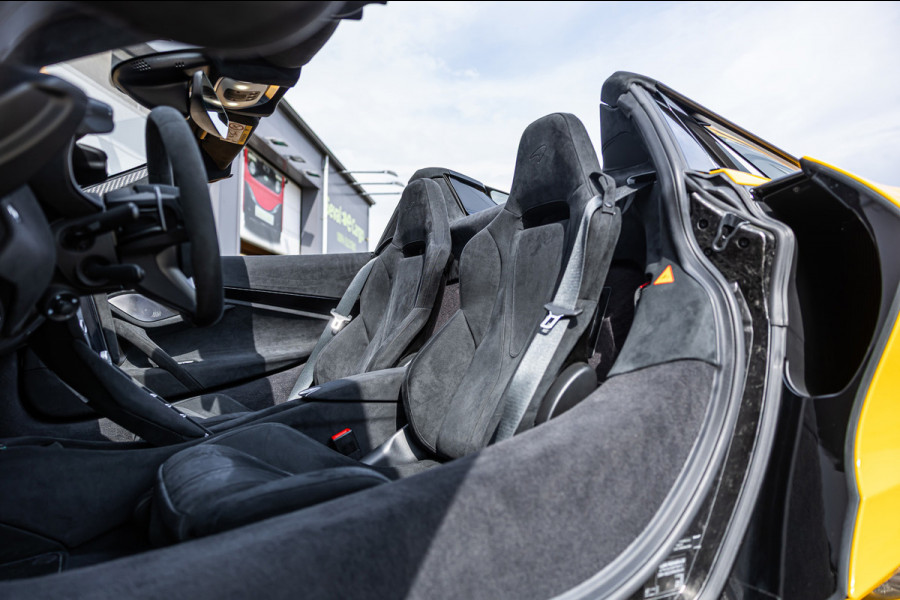 McLaren 750S Spider / Vulcano Yellow / Lift System / Elektrochromic Roof / Bowers & Wilkens Sound / Apple Carplay / 360 Camera