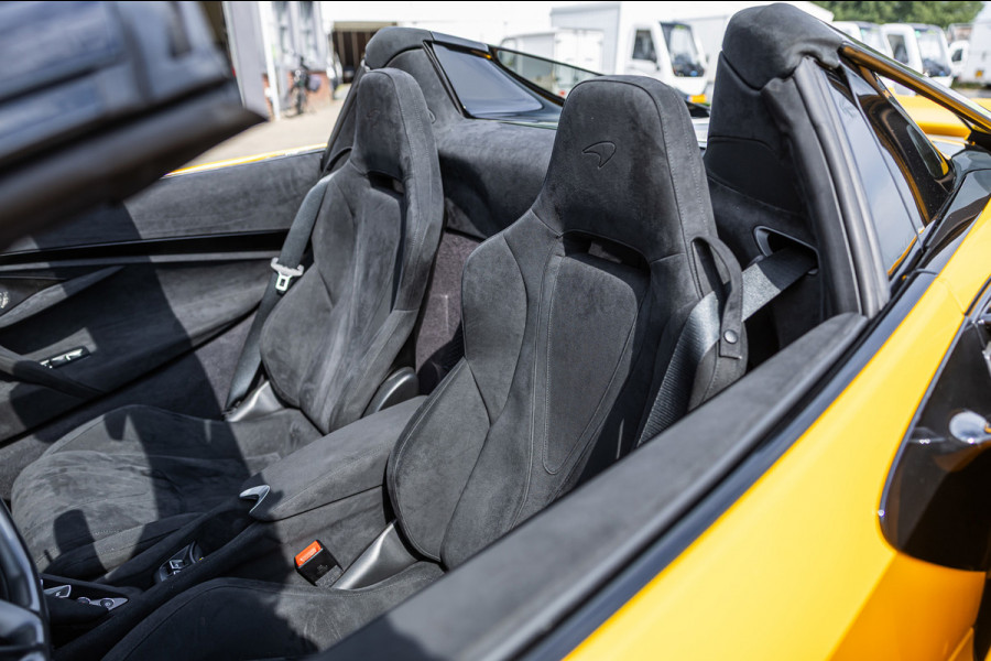 McLaren 750S Spider / Vulcano Yellow / Lift System / Elektrochromic Roof / Bowers & Wilkens Sound / Apple Carplay / 360 Camera