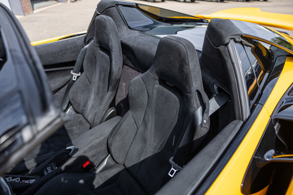 McLaren 750S Spider / Vulcano Yellow / Lift System / Elektrochromic Roof / Bowers & Wilkens Sound / Apple Carplay / 360 Camera