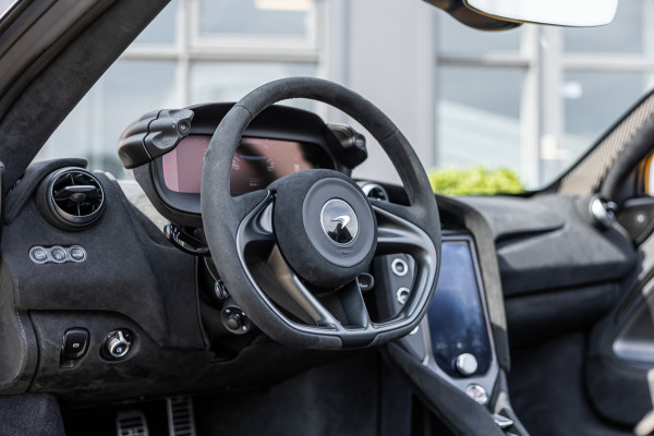 McLaren 750S Spider / Vulcano Yellow / Lift System / Elektrochromic Roof / Bowers & Wilkens Sound / Apple Carplay / 360 Camera