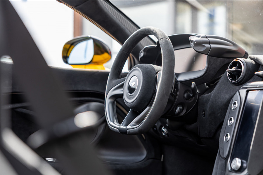 McLaren 750S Spider / Vulcano Yellow / Lift System / Elektrochromic Roof / Bowers & Wilkens Sound / Apple Carplay / 360 Camera
