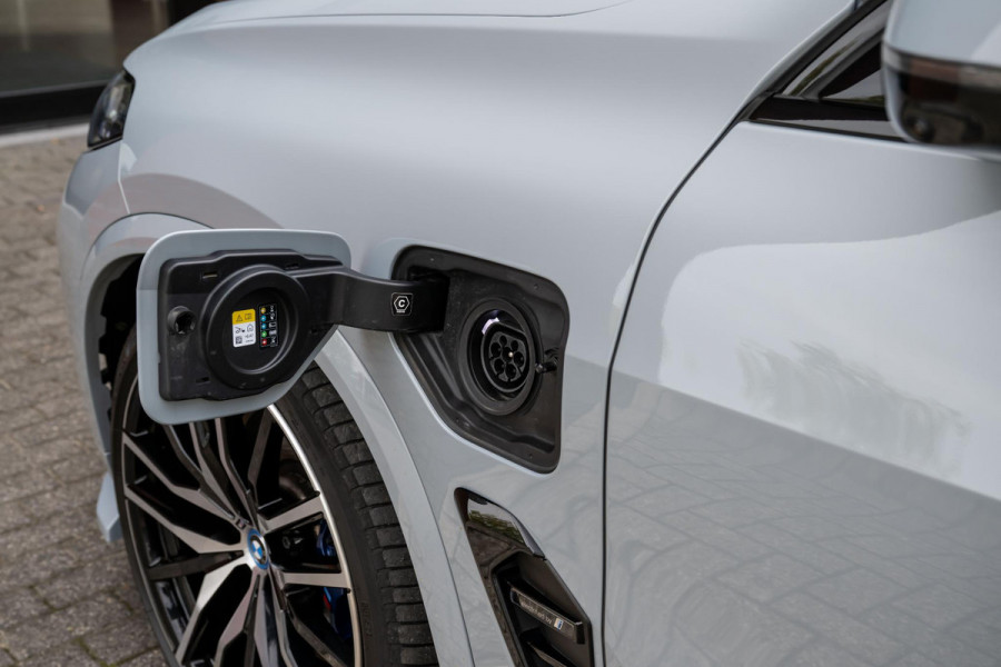 BMW X5 xDrive50e M-Sport Pro B&W Pano Trekhaak HuD 22''