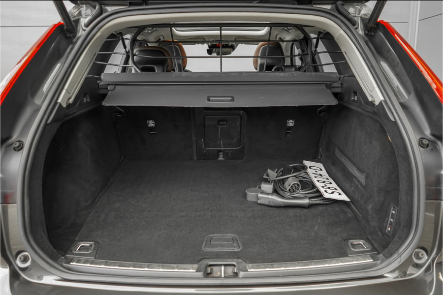 Volvo XC60 2.0 T8 Twin Engine AWD Inscription Pano CarPlay Camera 360° Trekhaak 20"