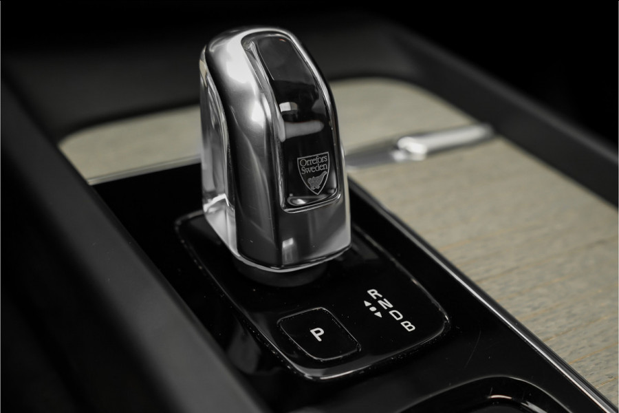 Volvo XC60 2.0 T8 Twin Engine AWD Inscription Pano CarPlay Camera 360° Trekhaak 20"