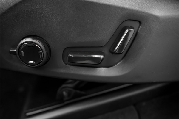 Volvo XC60 2.0 T8 Twin Engine AWD Inscription Pano CarPlay Camera 360° Trekhaak 20"