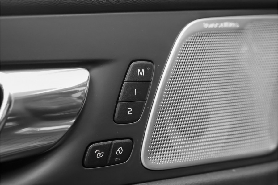 Volvo XC60 2.0 T8 Twin Engine AWD Inscription Pano CarPlay Camera 360° Trekhaak 20"