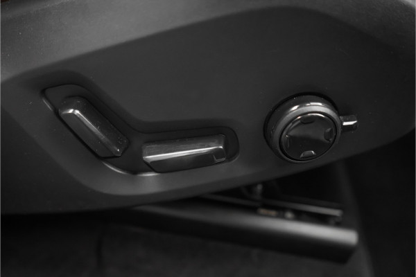 Volvo XC60 2.0 T8 Twin Engine AWD Inscription Pano CarPlay Camera 360° Trekhaak 20"