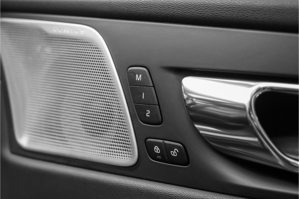 Volvo XC60 2.0 T8 Twin Engine AWD Inscription Pano CarPlay Camera 360° Trekhaak 20"