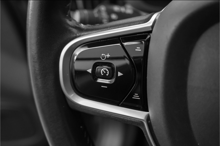 Volvo XC60 2.0 T8 Twin Engine AWD Inscription Pano CarPlay Camera 360° Trekhaak 20"
