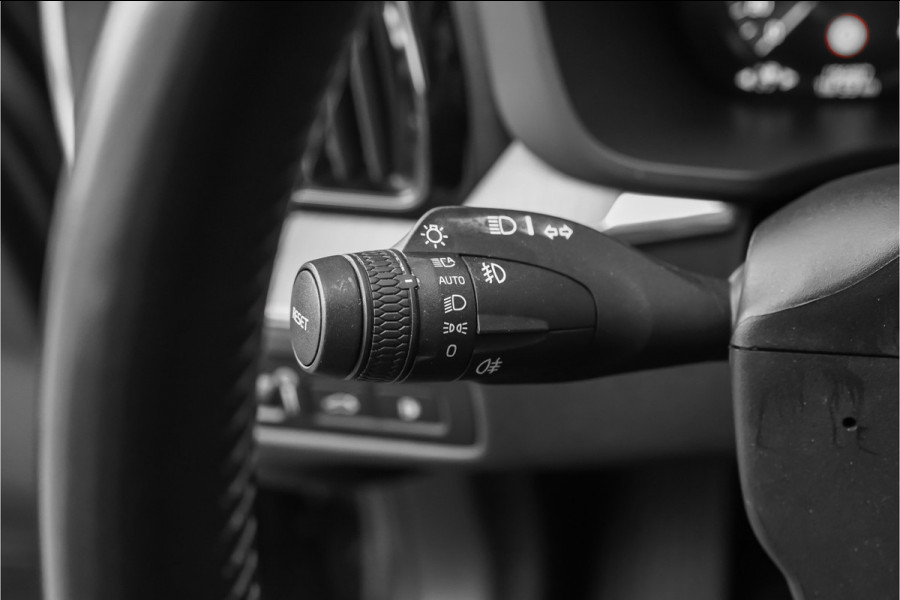 Volvo XC60 2.0 T8 Twin Engine AWD Inscription Pano CarPlay Camera 360° Trekhaak 20"