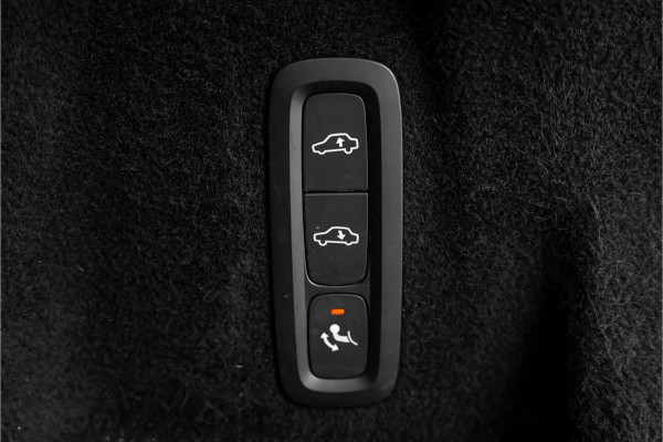 Volvo XC60 2.0 T8 Twin Engine AWD Inscription Pano CarPlay Camera 360° Trekhaak 20"