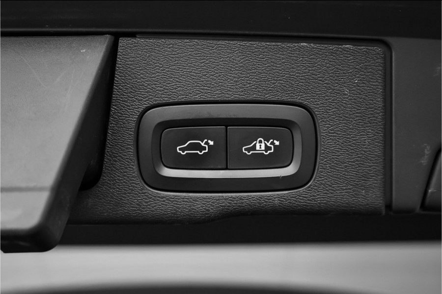 Volvo XC60 2.0 T8 Twin Engine AWD Inscription Pano CarPlay Camera 360° Trekhaak 20"
