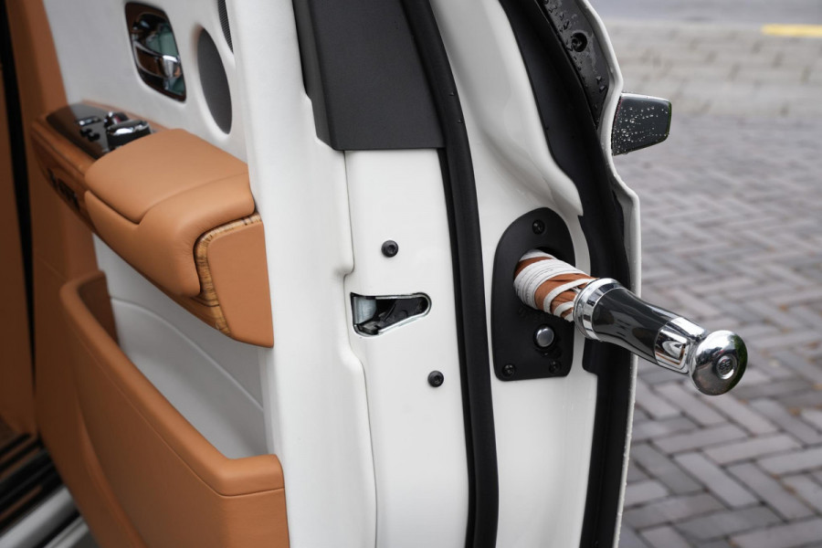 Rolls-Royce Phantom 6.7 V12 Starlight Headliner Rear Theatre Individual Rear Seats 22-Inch Polished Wheels
