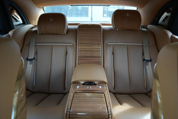 Rolls-Royce Phantom 6.7 V12 Starlight Headliner Rear Theatre Individual Rear Seats 22-Inch Polished Wheels