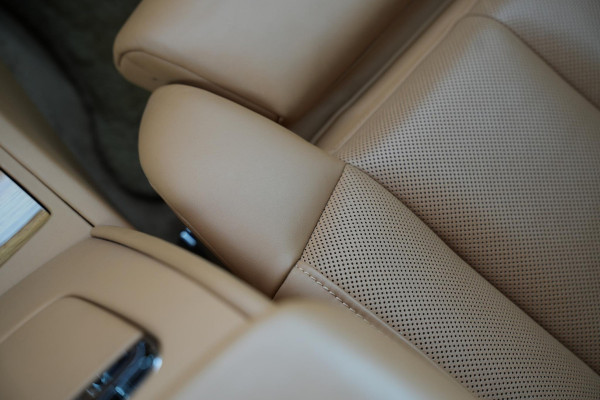 Rolls-Royce Phantom 6.7 V12 Starlight Headliner Rear Theatre Individual Rear Seats 22-Inch Polished Wheels