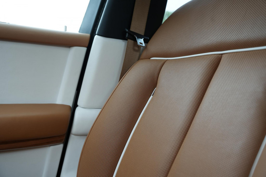 Rolls-Royce Phantom 6.7 V12 Starlight Headliner Rear Theatre Individual Rear Seats 22-Inch Polished Wheels