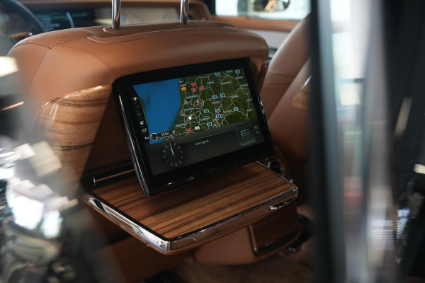 Rolls-Royce Phantom 6.7 V12 Starlight Headliner Rear Theatre Individual Rear Seats 22-Inch Polished Wheels