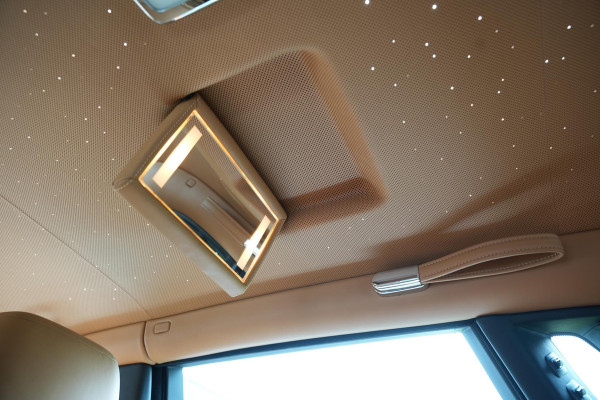 Rolls-Royce Phantom 6.7 V12 Starlight Headliner Rear Theatre Individual Rear Seats 22-Inch Polished Wheels
