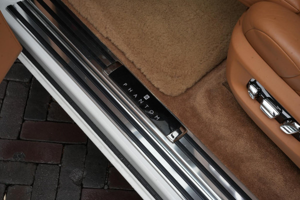 Rolls-Royce Phantom 6.7 V12 Starlight Headliner Rear Theatre Individual Rear Seats 22-Inch Polished Wheels