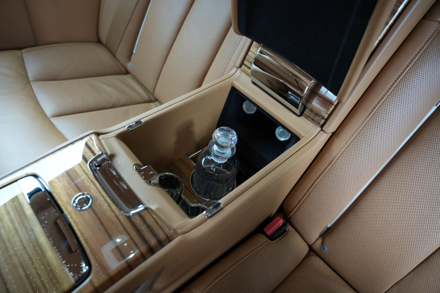 Rolls-Royce Phantom 6.7 V12 Starlight Headliner Rear Theatre Individual Rear Seats 22-Inch Polished Wheels