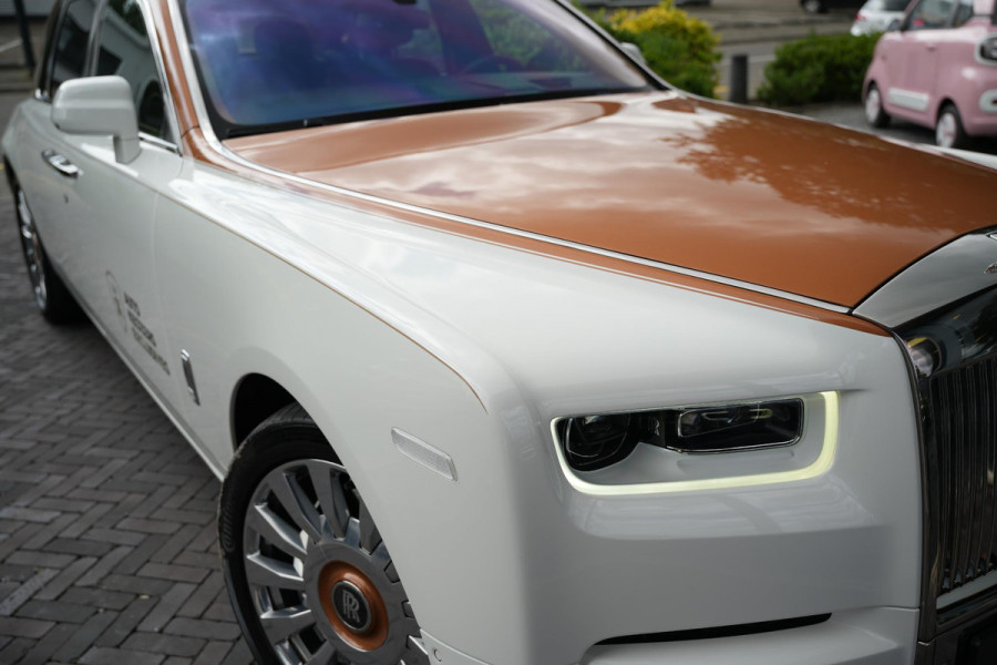 Rolls-Royce Phantom 6.7 V12 Starlight Headliner Rear Theatre Individual Rear Seats 22-Inch Polished Wheels