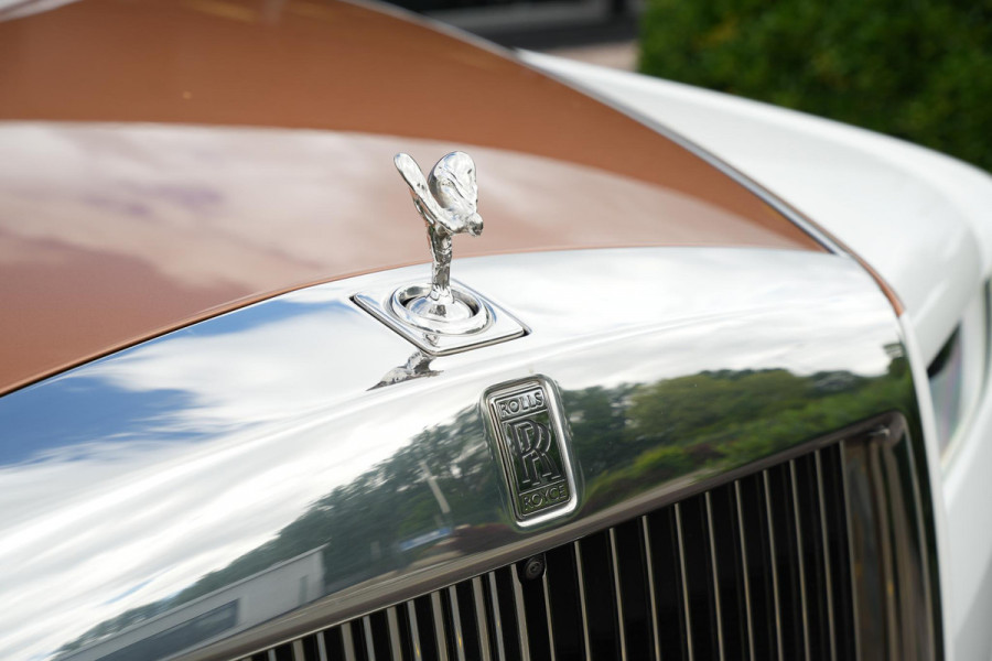 Rolls-Royce Phantom 6.7 V12 Starlight Headliner Rear Theatre Individual Rear Seats 22-Inch Polished Wheels