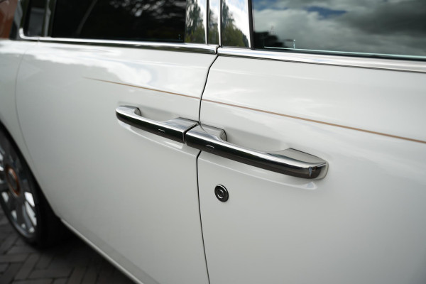 Rolls-Royce Phantom 6.7 V12 Starlight Headliner Rear Theatre Individual Rear Seats 22-Inch Polished Wheels