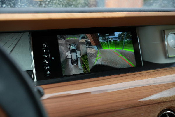 Rolls-Royce Phantom 6.7 V12 Starlight Headliner Rear Theatre Individual Rear Seats 22-Inch Polished Wheels