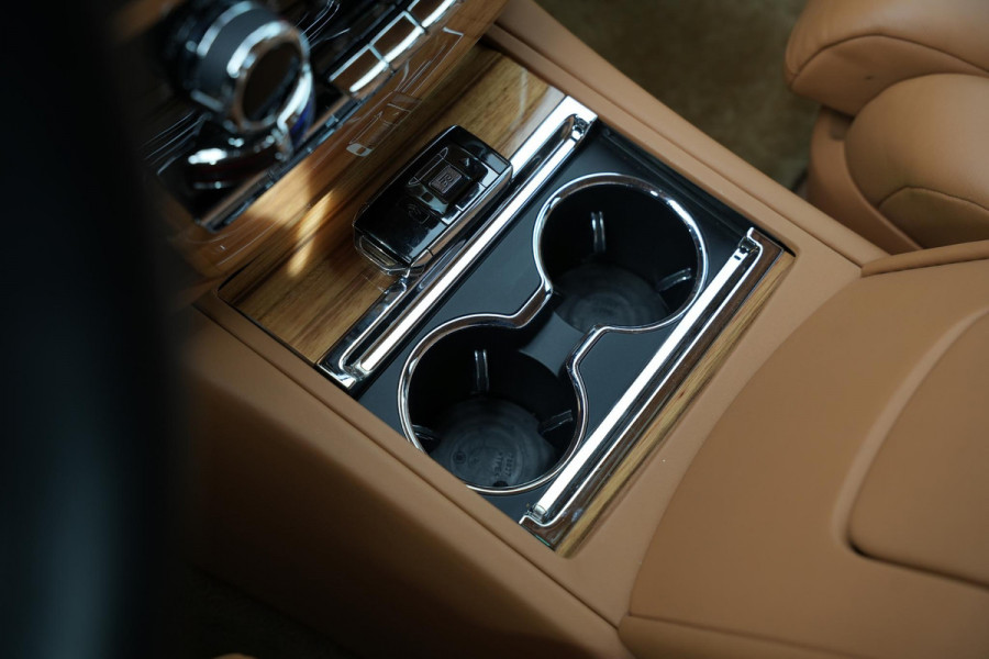 Rolls-Royce Phantom 6.7 V12 Starlight Headliner Rear Theatre Individual Rear Seats 22-Inch Polished Wheels