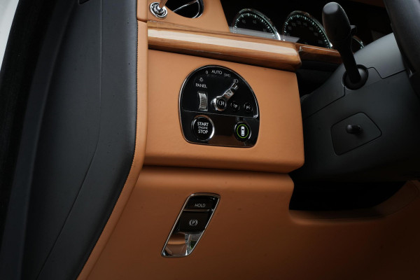Rolls-Royce Phantom 6.7 V12 Starlight Headliner Rear Theatre Individual Rear Seats 22-Inch Polished Wheels