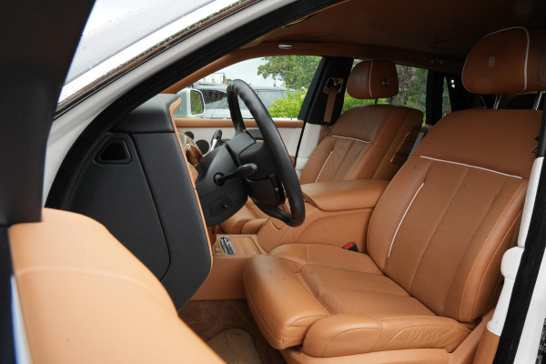 Rolls-Royce Phantom 6.7 V12 Starlight Headliner Rear Theatre Individual Rear Seats 22-Inch Polished Wheels