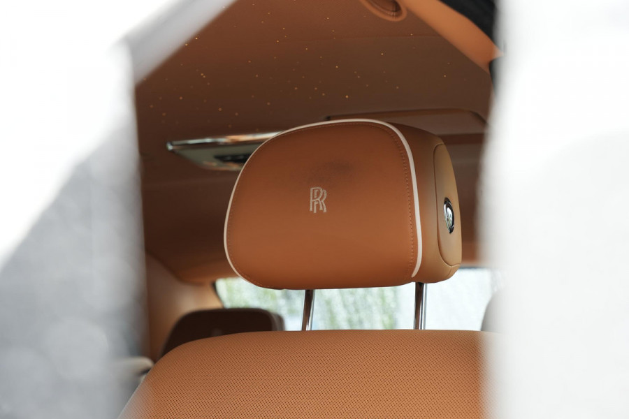 Rolls-Royce Phantom 6.7 V12 Starlight Headliner Rear Theatre Individual Rear Seats 22-Inch Polished Wheels