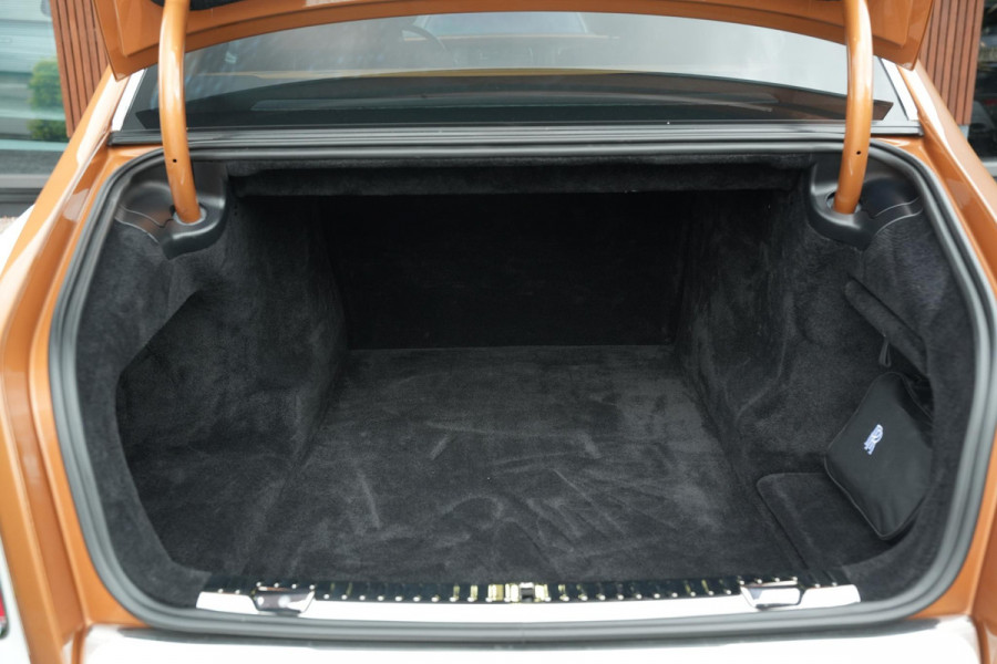 Rolls-Royce Phantom 6.7 V12 Starlight Headliner Rear Theatre Individual Rear Seats 22-Inch Polished Wheels