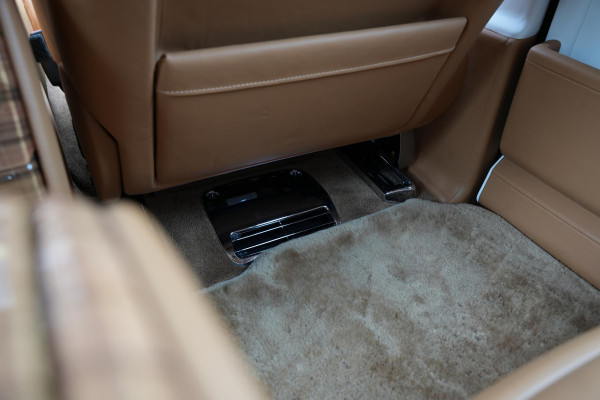 Rolls-Royce Phantom 6.7 V12 Starlight Headliner Rear Theatre Individual Rear Seats 22-Inch Polished Wheels