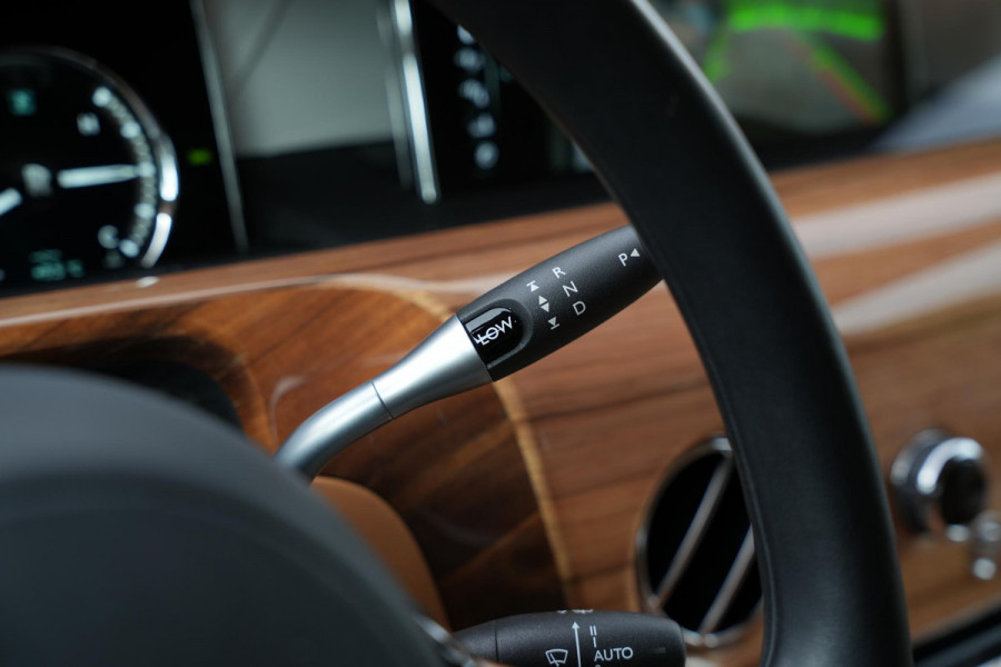 Rolls-Royce Phantom 6.7 V12 Starlight Headliner Rear Theatre Individual Rear Seats 22-Inch Polished Wheels