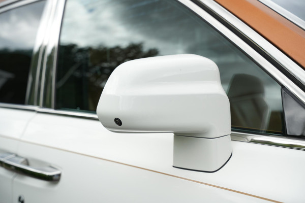 Rolls-Royce Phantom 6.7 V12 Starlight Headliner Rear Theatre Individual Rear Seats 22-Inch Polished Wheels