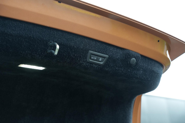 Rolls-Royce Phantom 6.7 V12 Starlight Headliner Rear Theatre Individual Rear Seats 22-Inch Polished Wheels